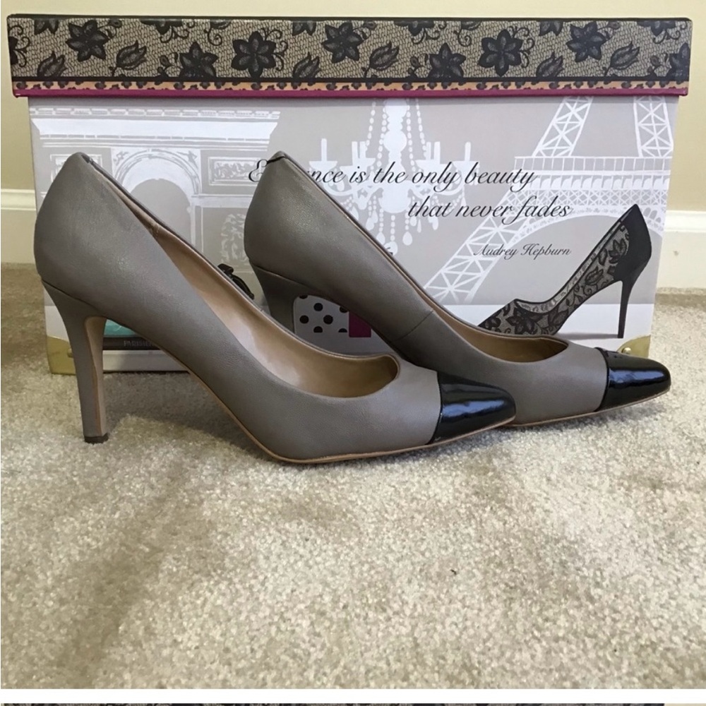 Ann Taylor Gray & Black Pumps 6M